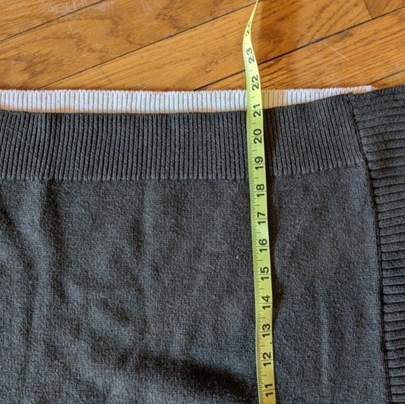 Tahari Medium Knit Color‎ Block Knit Sweater w/ Zipper Close on Back - Picture 10 of 10